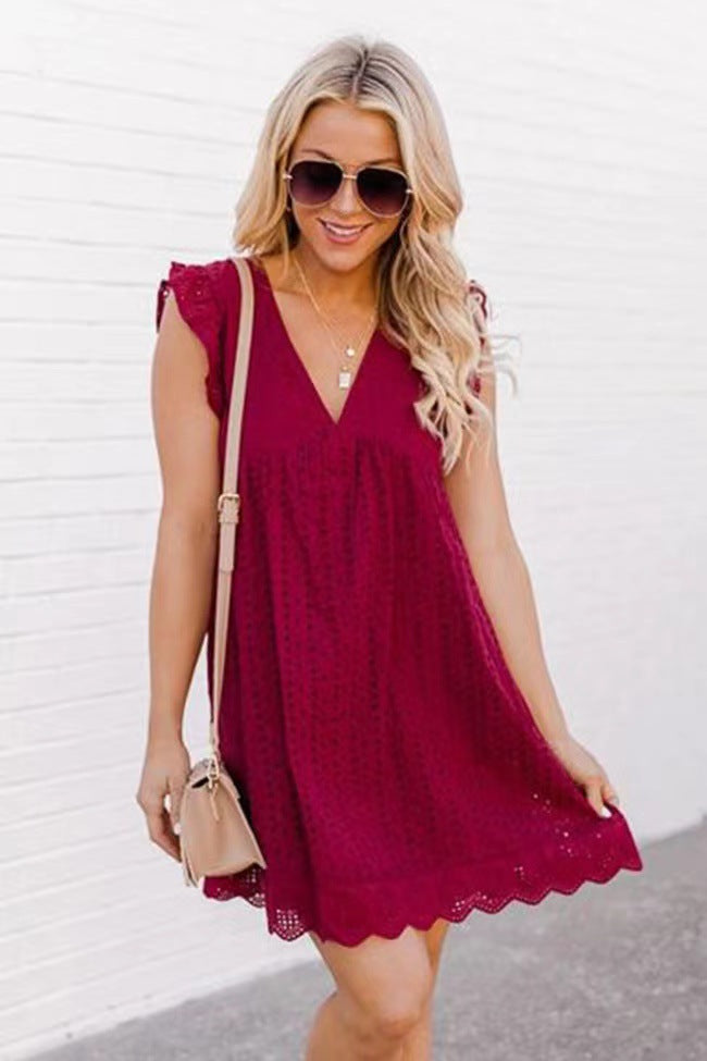 Robe en dentelle à manches courtes et col en V