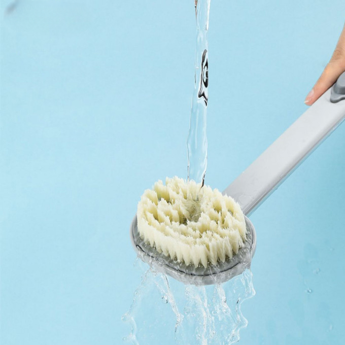 Brosse de bain avec distributeur de savon