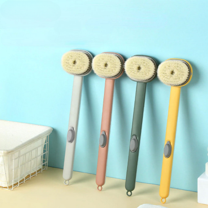 Brosse de bain avec distributeur de savon