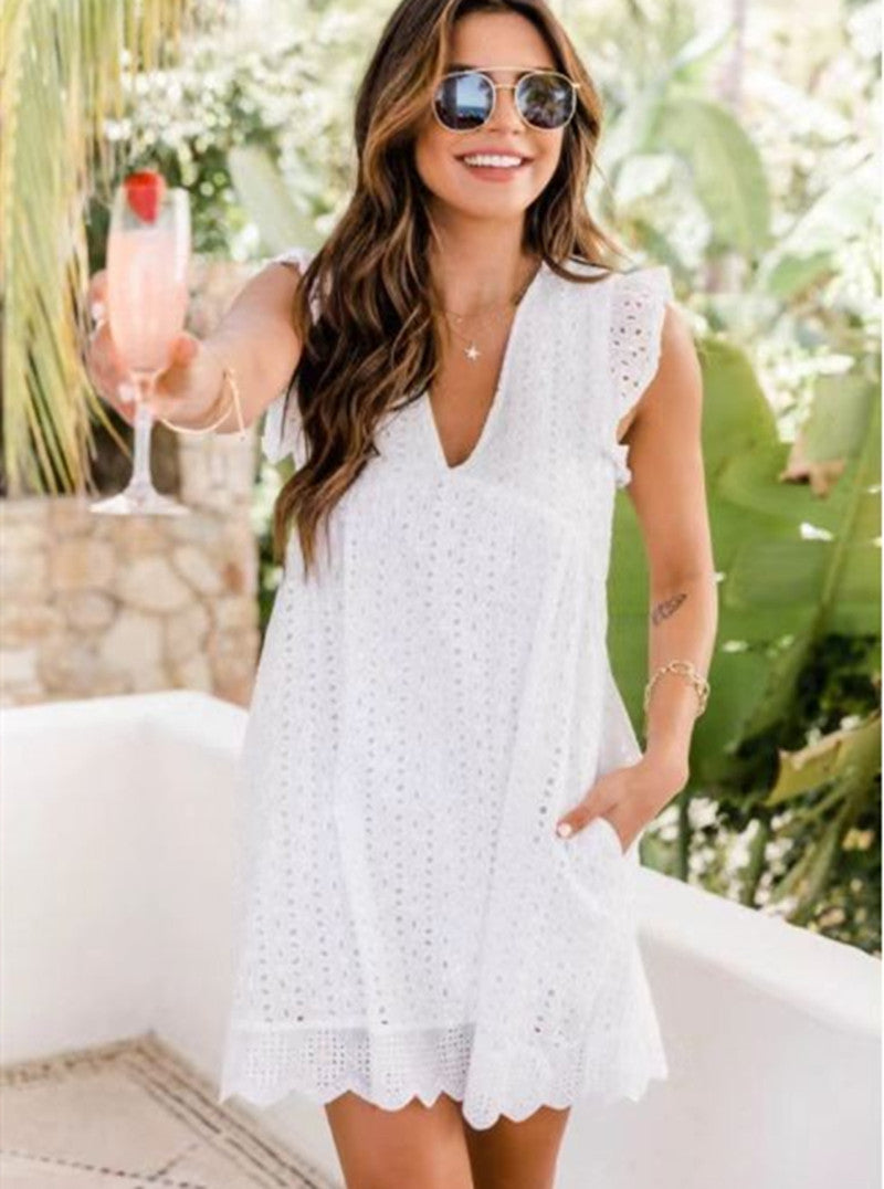 Robe en dentelle à manches courtes et col en V