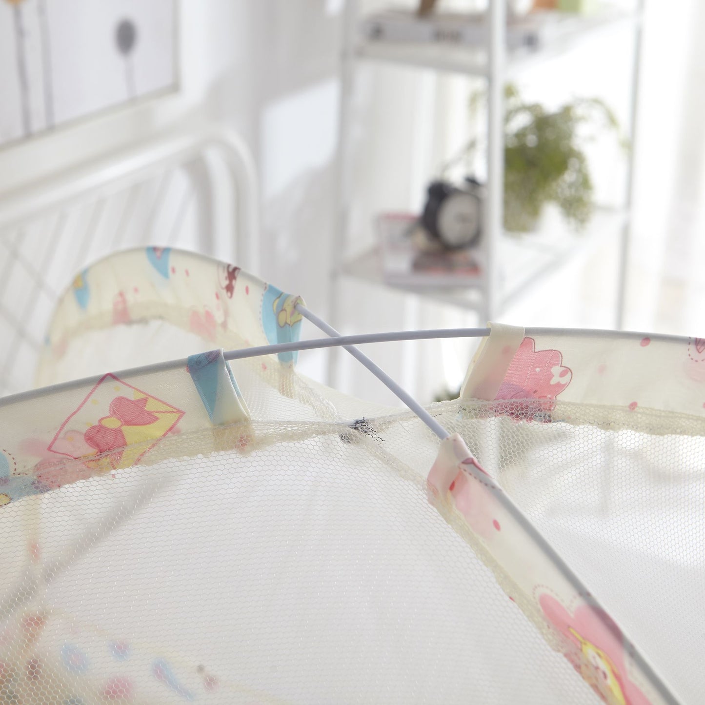 Moustiquaire SoftShield Pro™ — Protection Ultra-Douce pour Lit de Bébé